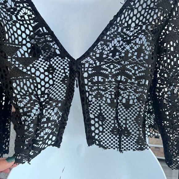 H&M Long Sleeve Lace Crop Top Color Black Size 4 - Picture 5 of 7